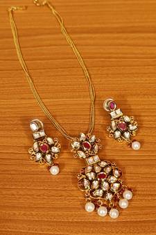 Red pendants