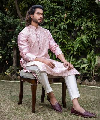 Mauve Embroidered Kurta Set. 3