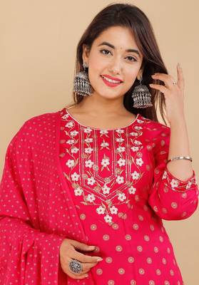 Girbana Women Pink Viscose Rayon Round Neck Kurta Pant and Dupatta Set 5