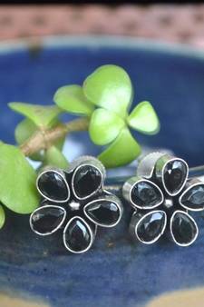 Black onyx everyday studs