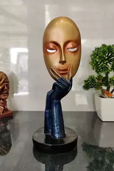 Face Showpiece