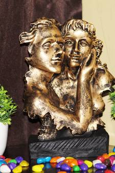 Love Couple Showpiece