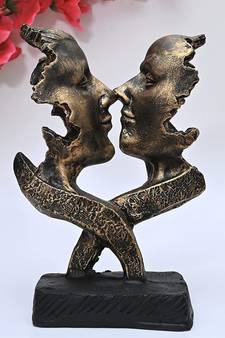 Love Couple Showpiece