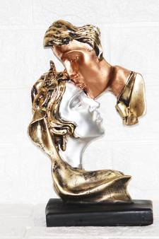 Love Couple Showpiece