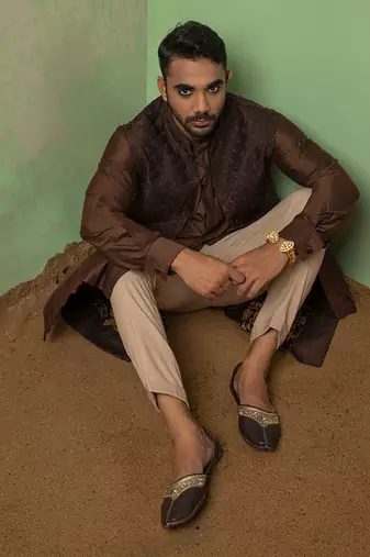 Dori With Knot Embroidery Jacket Set