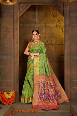 Green Woven Art Silk Saree With Blouse 1