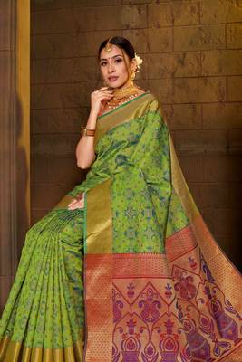 Green Woven Art Silk Saree With Blouse 3