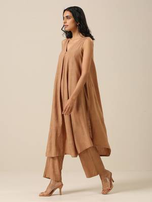 Beige Slub Texture Sleeveless Flared Kurta Pant Set 2