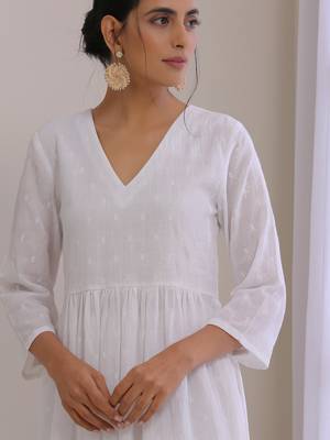 White Dobby High Slit Gathered Kurta Set 4