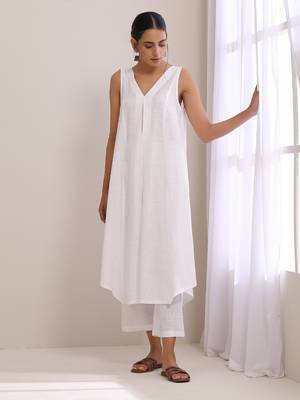 White Slub Texture Sleeveless Flared  Kurta Pant Set 2