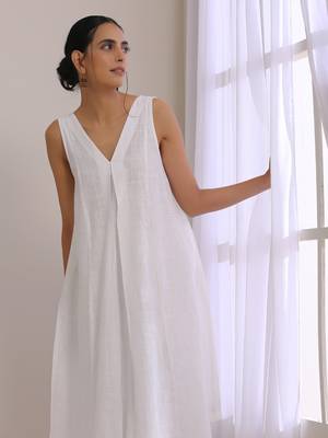 White Slub Texture Sleeveless Flared  Kurta Pant Set 4