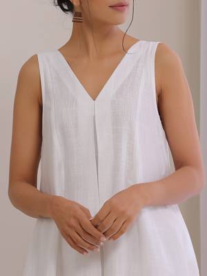 White Slub Texture Sleeveless Flared  Kurta Pant Set 5