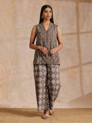 Clay Dabu Zig-Zag Motifs Print Cotton Sleeveless Jacket Pant Set 1