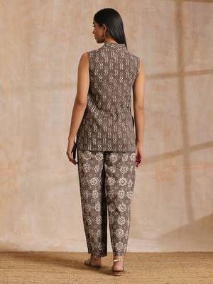 Clay Dabu Zig-Zag Motifs Print Cotton Sleeveless Jacket Pant Set 5