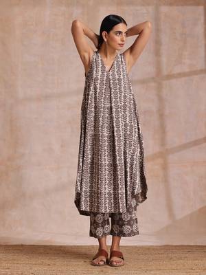 Clay Dabu Buta Print Cotton Sleeveless Flared  Kurta Pant Set 3