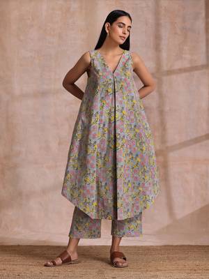 Grey Overall Floral Block Print Cotton Sleeveless Flared  Kurta Pant Set 2