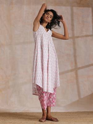 Pink Green Floral On White Block Print Cotton Sleeveless Flared  Kurta Pant Set 3