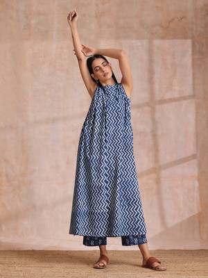Indigo Dabu Zig-Zag Lines Print Cotton Sleeveless Kurta Pant Set 2
