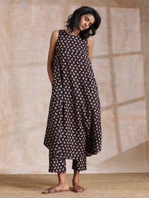 Black Bird Bagru Print Cotton Sleeveless Kurta Pant Set 1