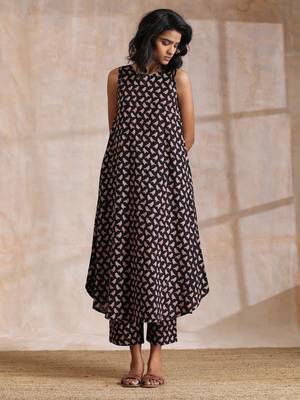 Black Bird Bagru Print Cotton Sleeveless Kurta Pant Set 2