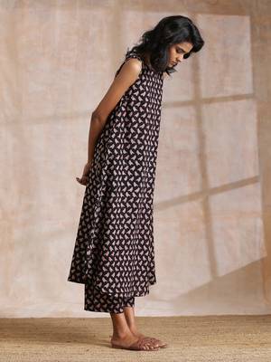 Black Bird Bagru Print Cotton Sleeveless Kurta Pant Set 3