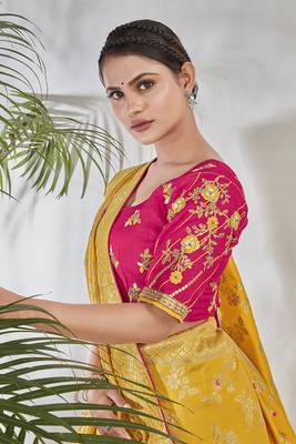Yellow Woven Silk Blend Saree With Blouse 5