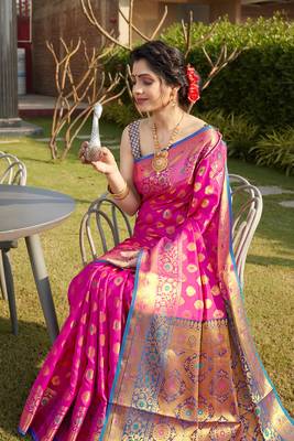 Pink hand woven Banarasi silk blend saree with blouse 3