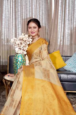 Yellow hand woven Banarasi silk blend saree with blouse 3