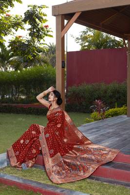 Maroon hand woven Banarasi silk blend saree with blouse 3