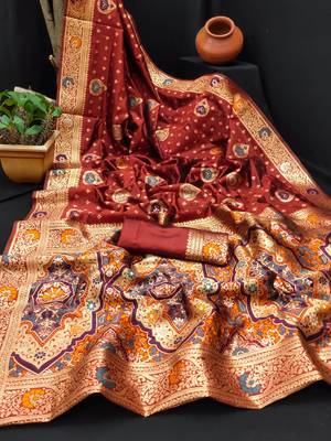 Maroon hand woven Banarasi silk blend saree with blouse 4