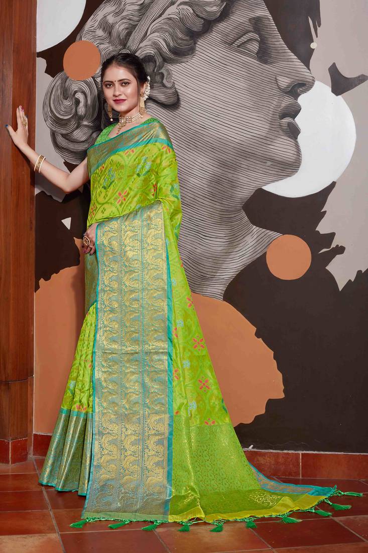 Green hand woven art silk saree with blouse
