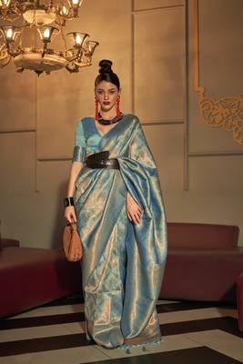 Dark Green Woven Silk Blend Saree With Blouse 1