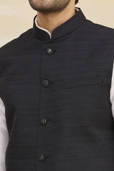 Pattern Stitched Kurta & Jacket