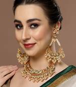 Green pearl necklaces