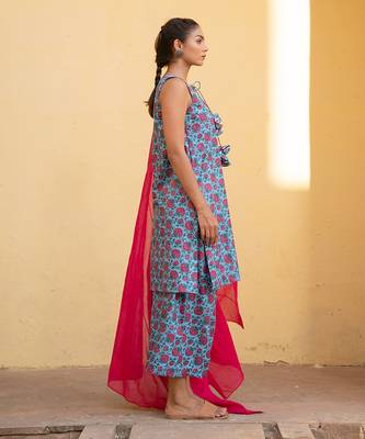 Bella Blue Pink Floral Kurta With Short Pant And Fuschia Pink Dupatta Set 3