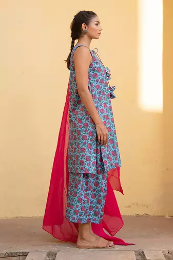 Bella Blue Pink Floral Kurta With Short Pant And Fuschia Pink Dupatta Set