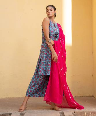 Bella Blue Pink Floral Kurta With Short Pant And Fuschia Pink Dupatta Set 4