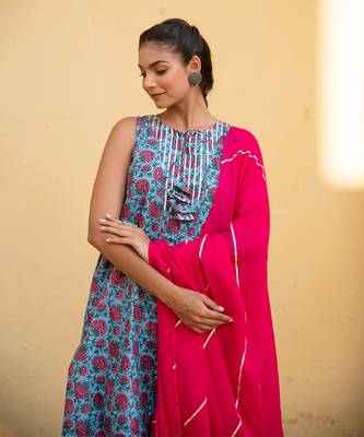 Bella Blue Pink Floral Kurta With Short Pant And Fuschia Pink Dupatta Set 5