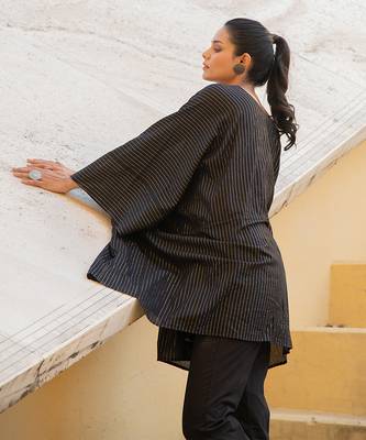 Black Beauty Lurex Cotton Kaftan Kurta With Pant Set 2