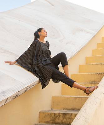 Black Beauty Lurex Cotton Kaftan Kurta With Pant Set 4