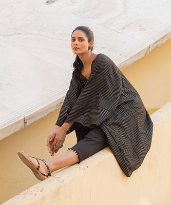 Black Beauty Lurex Cotton Kaftan Kurta With Pant Set 5