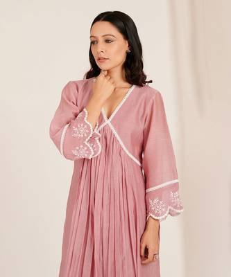 Vintage Rose Pink Floral Embroidered Kurta Set 3