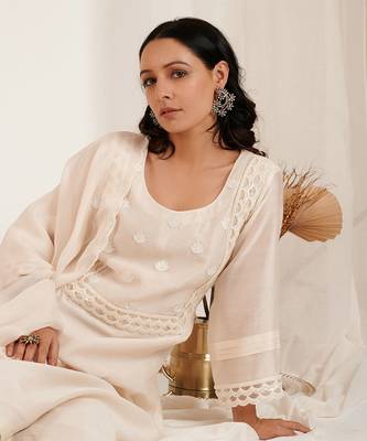 Moonlight White Lotus Embroidered Kurta Set 3