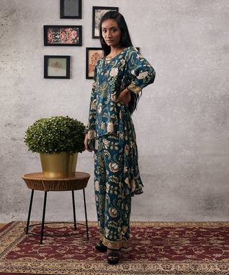 Mehr Embroidered Asymmetric Co-Ord Set 1
