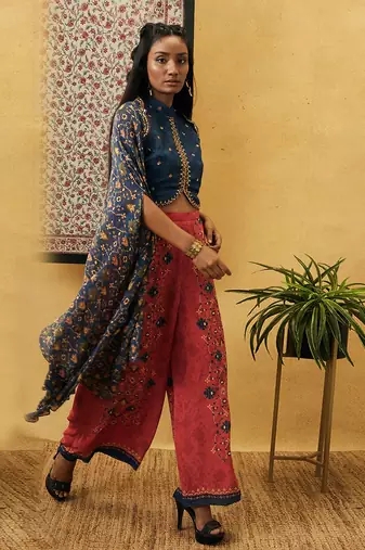 Zahra Embroidered Co-Ord Set With Cape