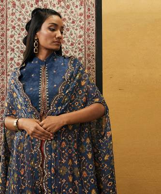 Zahra Embroidered Co-Ord Set With Cape 4