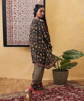 Zahra Embroidered Co-Ord Set With Jacket 5