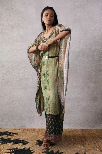 Ikaya Embroidered Kaftan Set With Belt