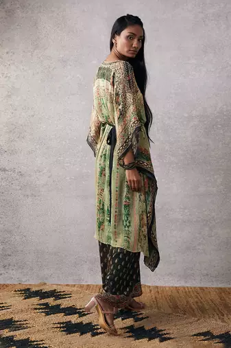 Ikaya Embroidered Kaftan Set With Belt