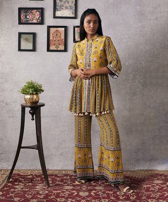 Sarouk Embroidered Kurta Set 1